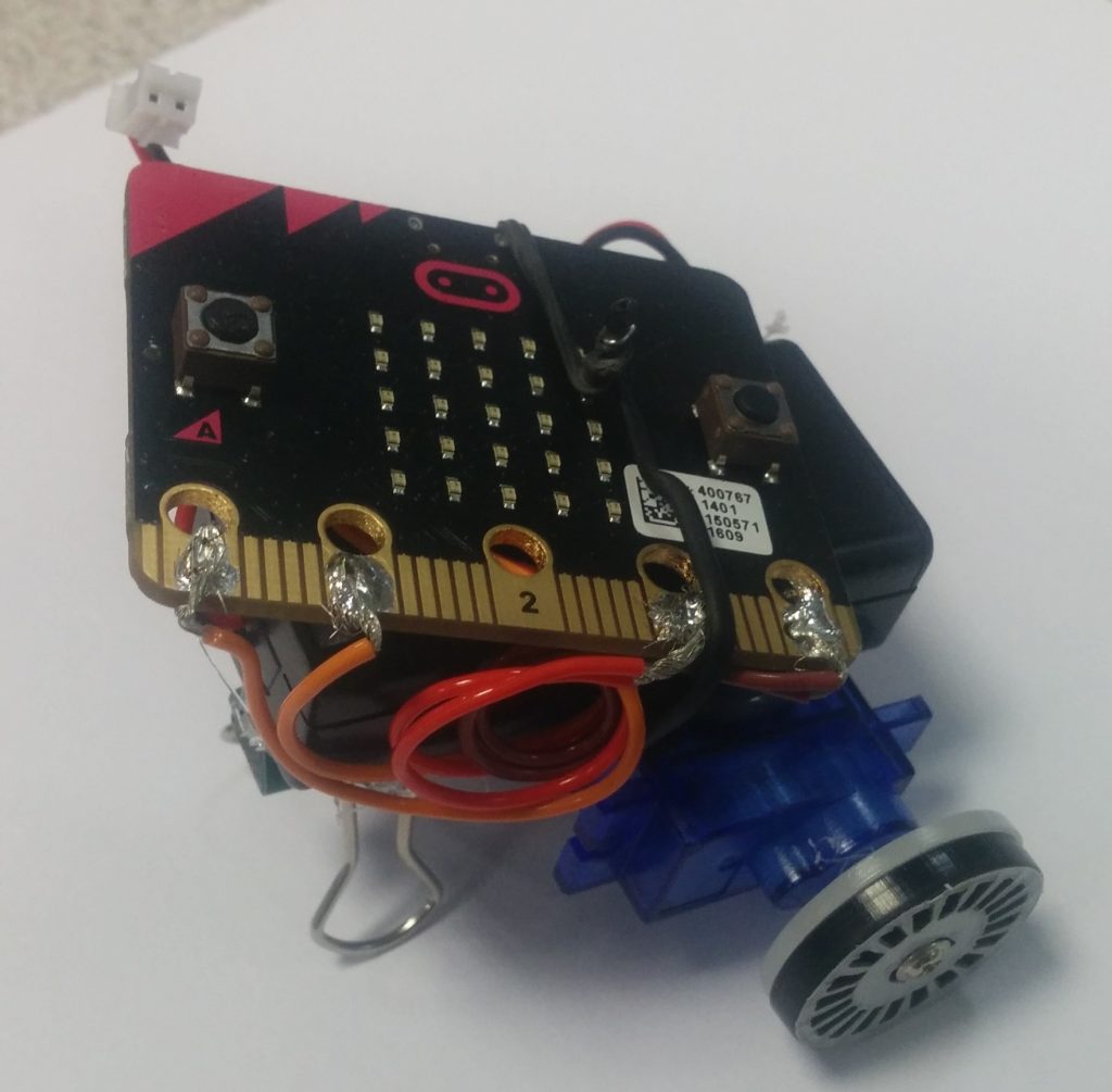 Microbit mini radio controlled car with servos